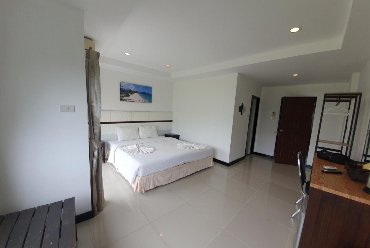 At Home Hotel Patong Exterior foto