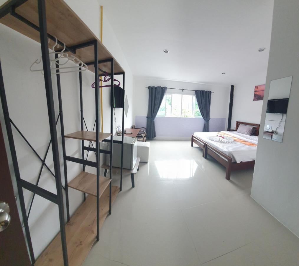At Home Hotel Patong Exterior foto