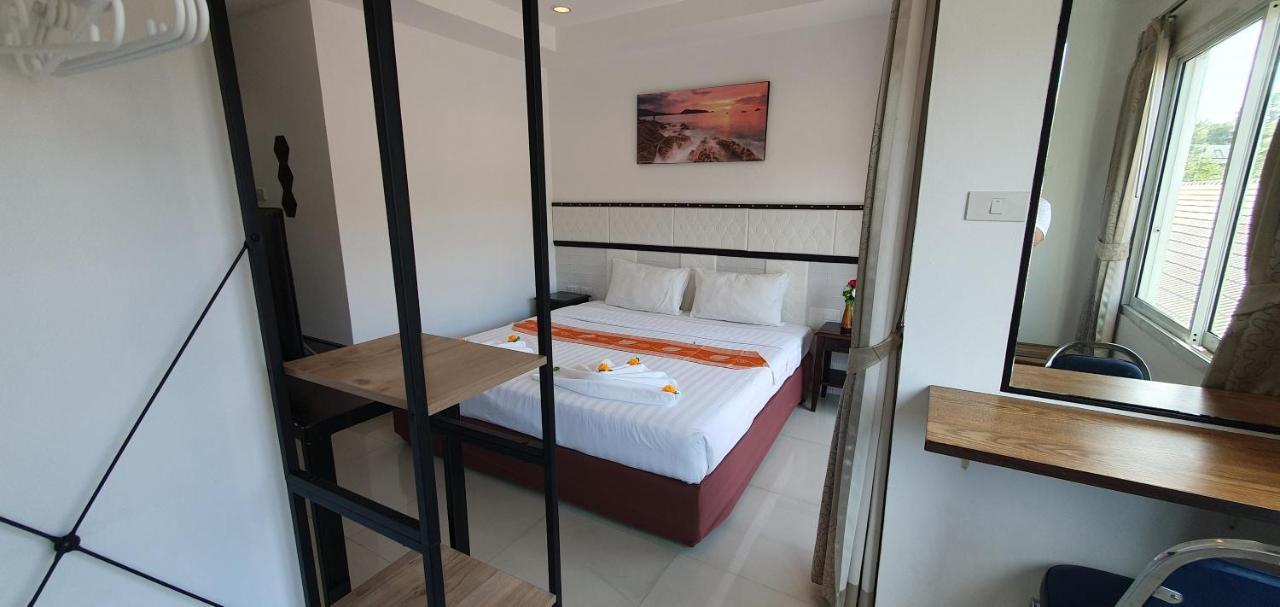 At Home Hotel Patong Exterior foto