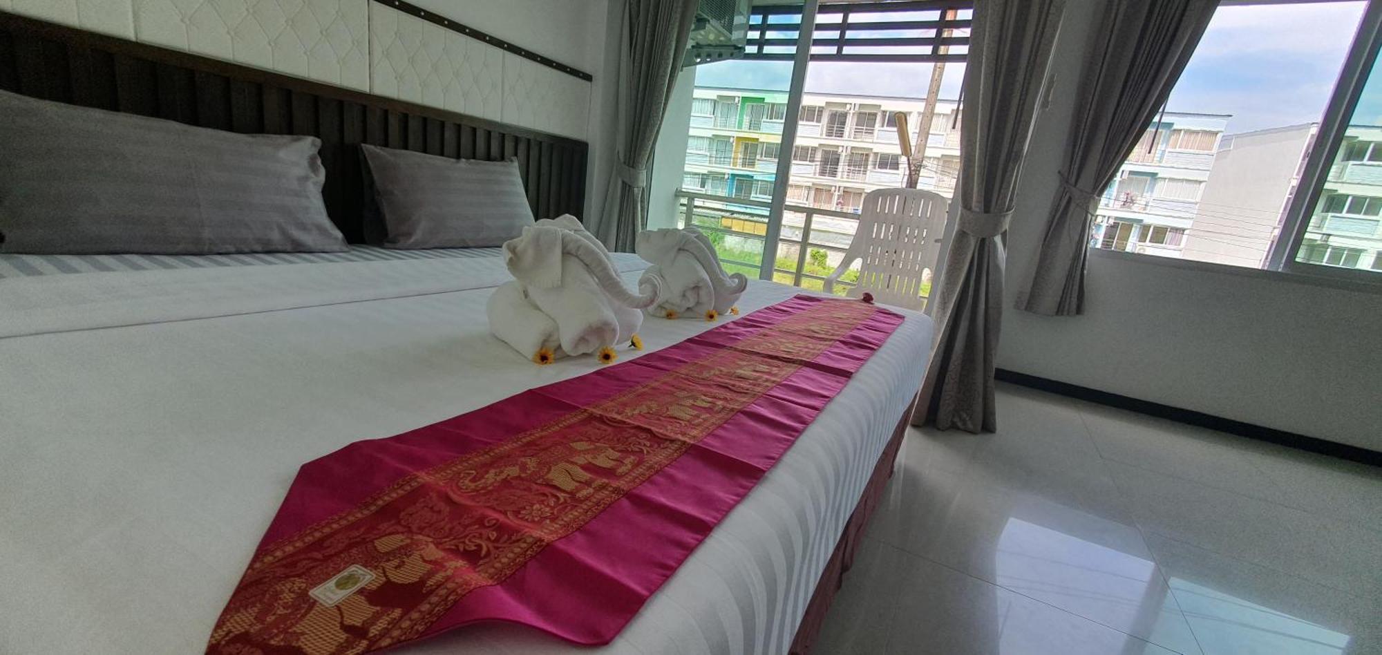 At Home Hotel Patong Exterior foto