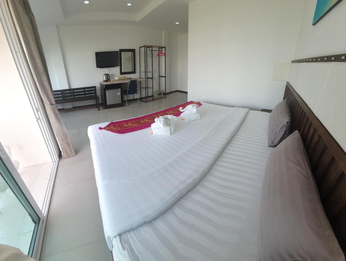 At Home Hotel Patong Exterior foto