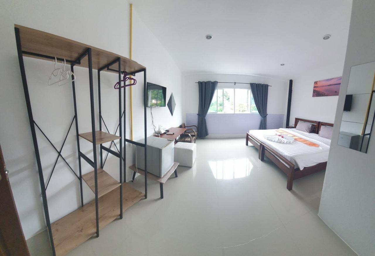 At Home Hotel Patong Exterior foto