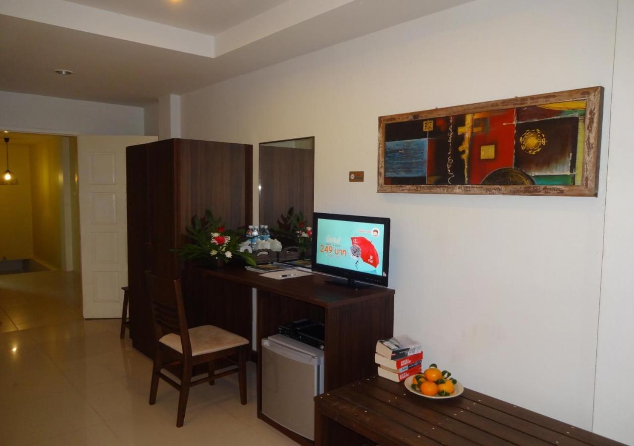 At Home Hotel Patong Exterior foto